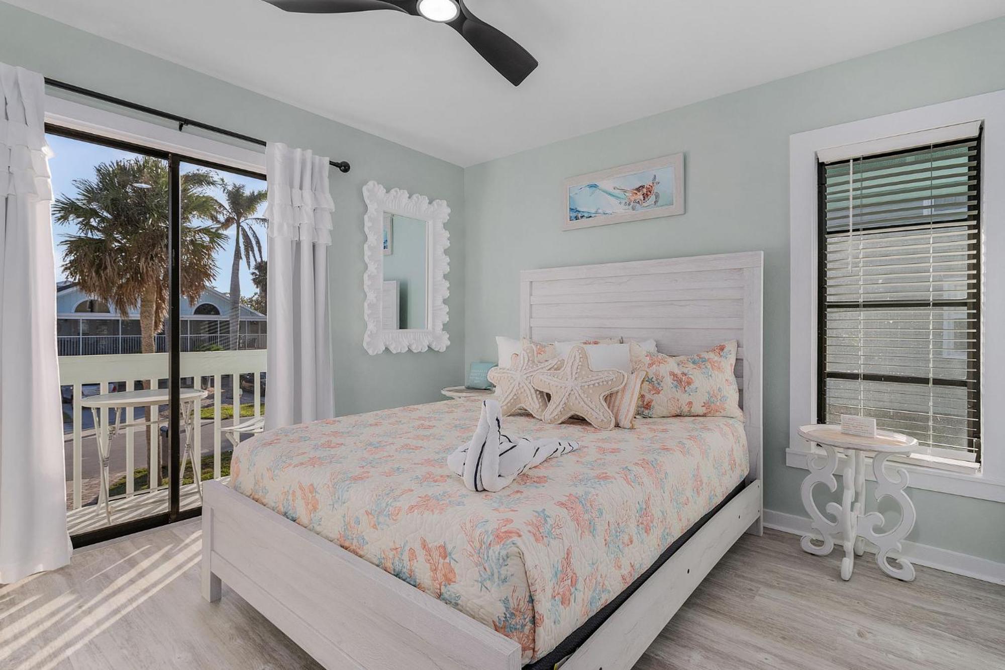 Newly Remodeled Five Bedroom Pool Holiday home
