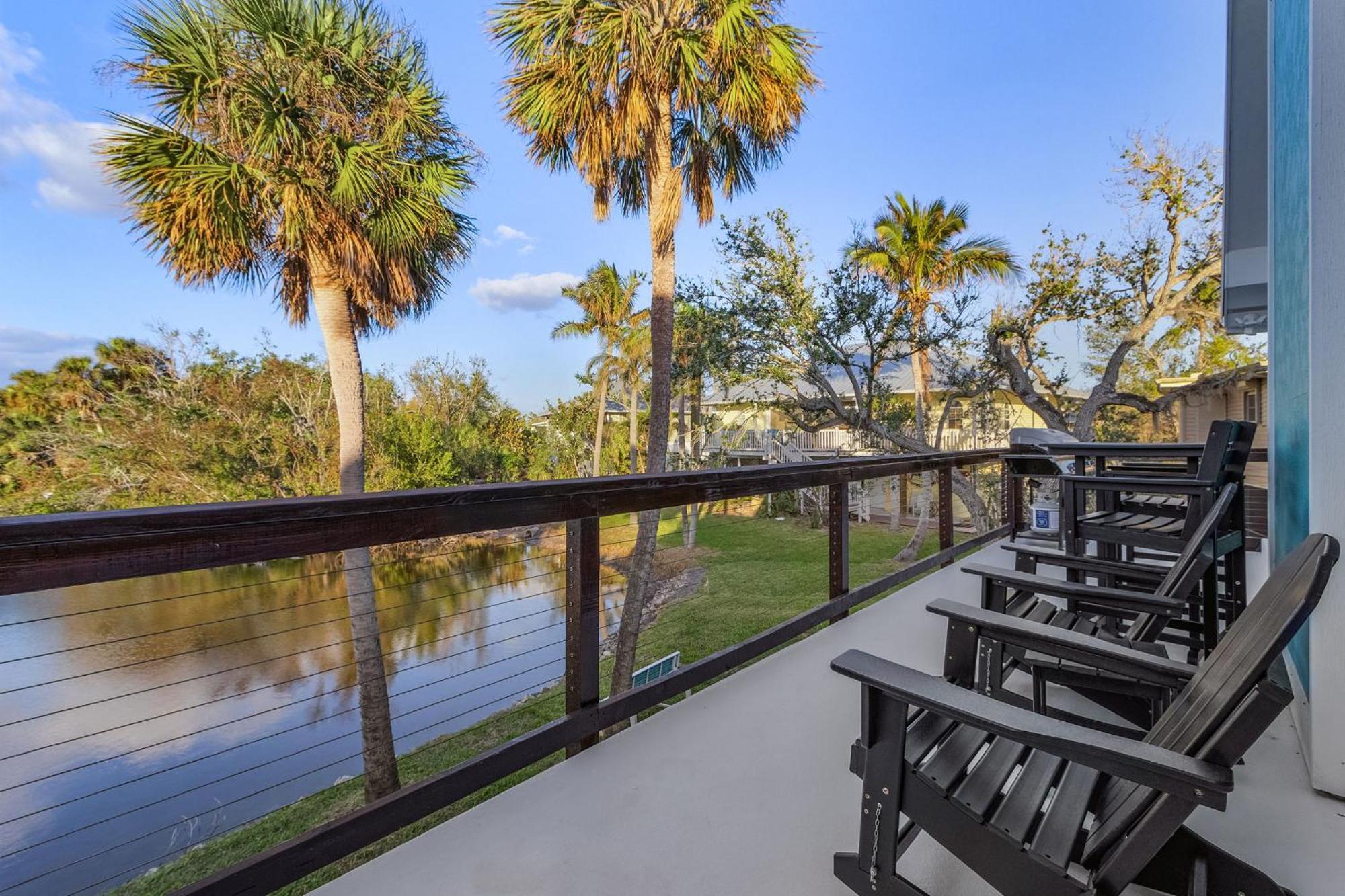 Newly Remodeled Five Bedroom Pool Holiday home