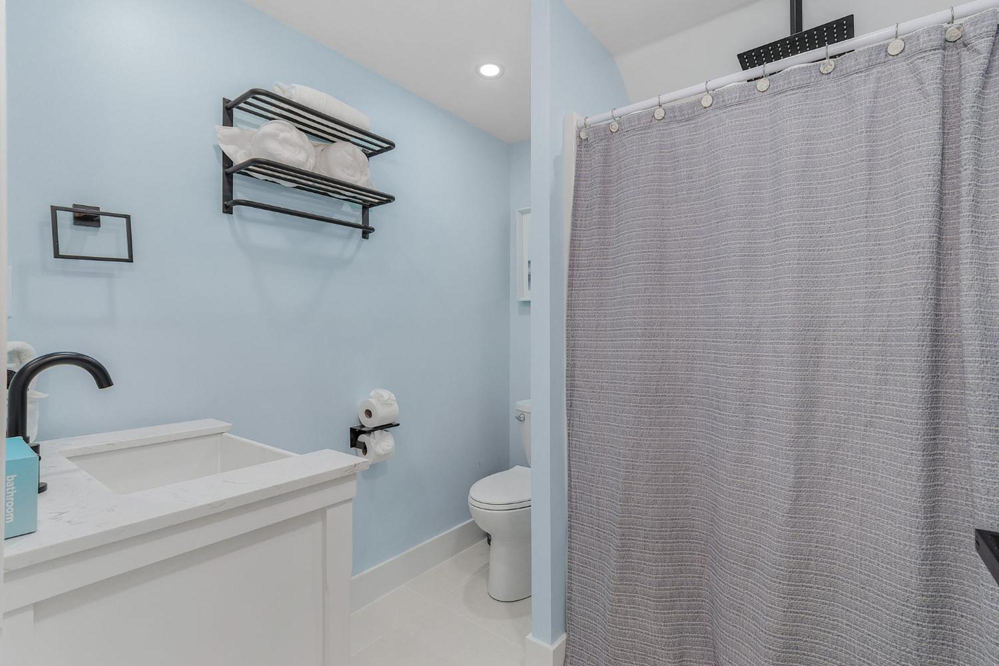 Newly Remodeled Ground Level Holiday home Fort Myers Beach