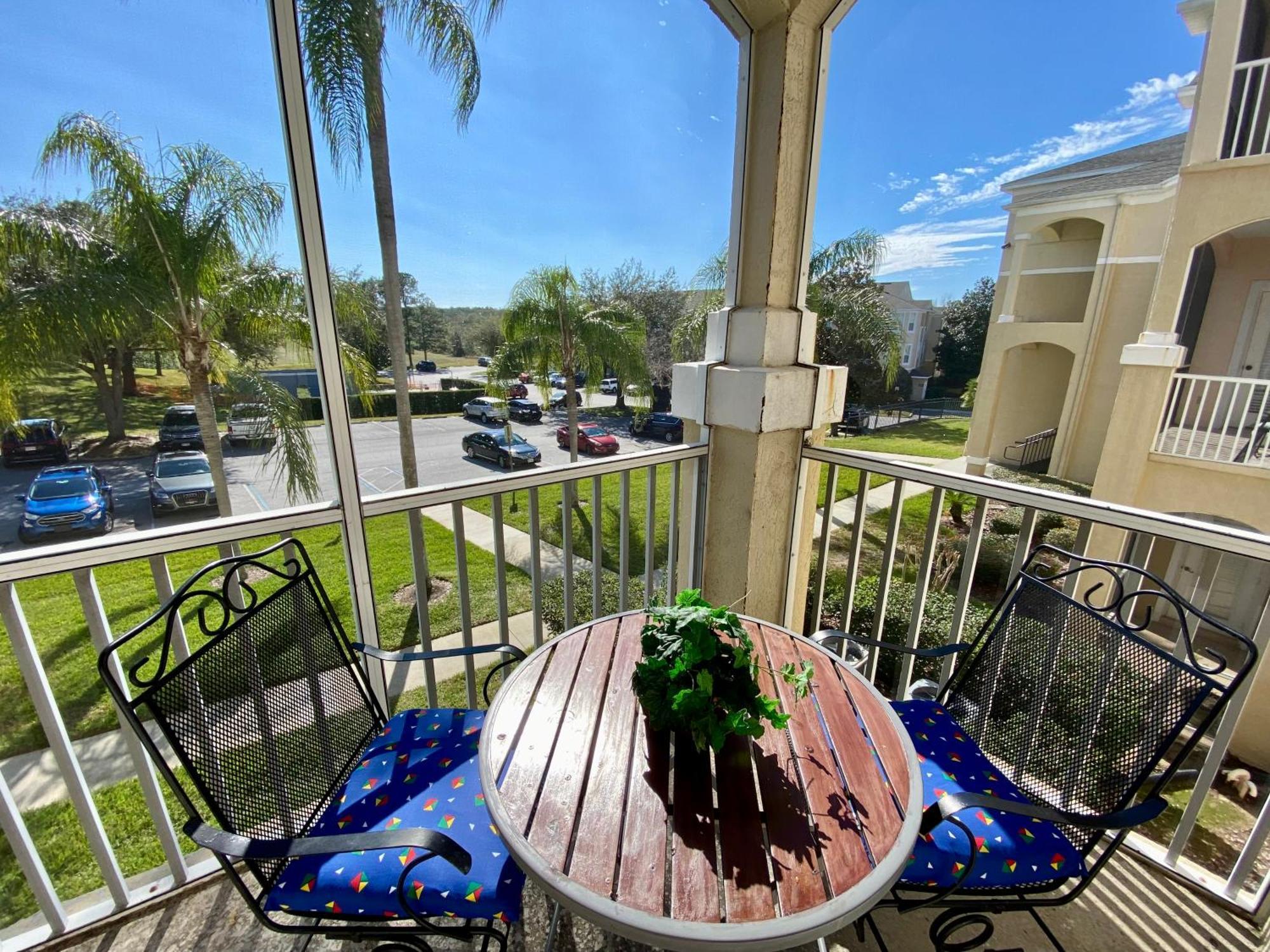 Apartment 3 Bedroom Style Condo, 3 Miles To Disney! Kissimmee