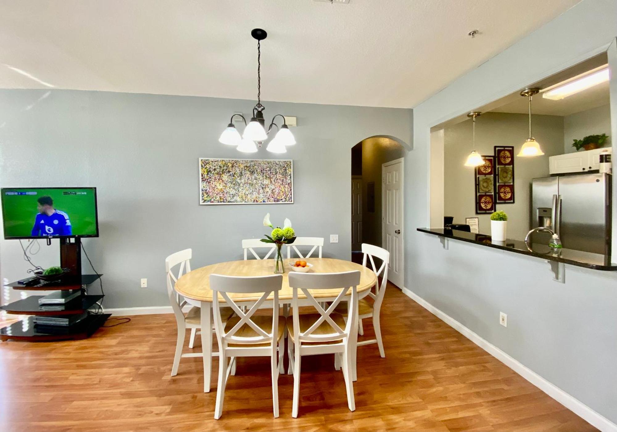 3 Bedroom Style Condo, 3 Miles To Disney!