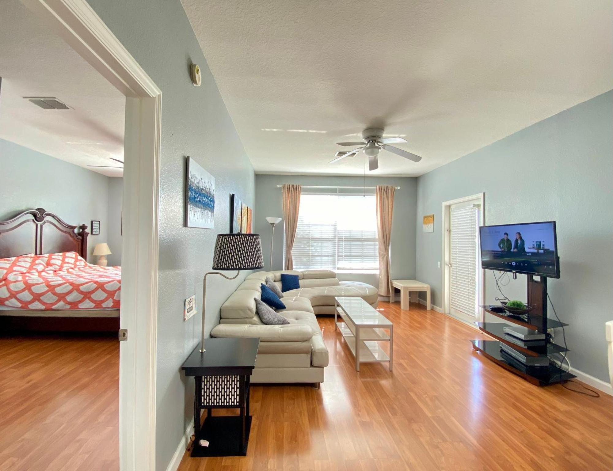 3 Bedroom Style Condo, 3 Miles To Disney! Apartment Kissimmee
