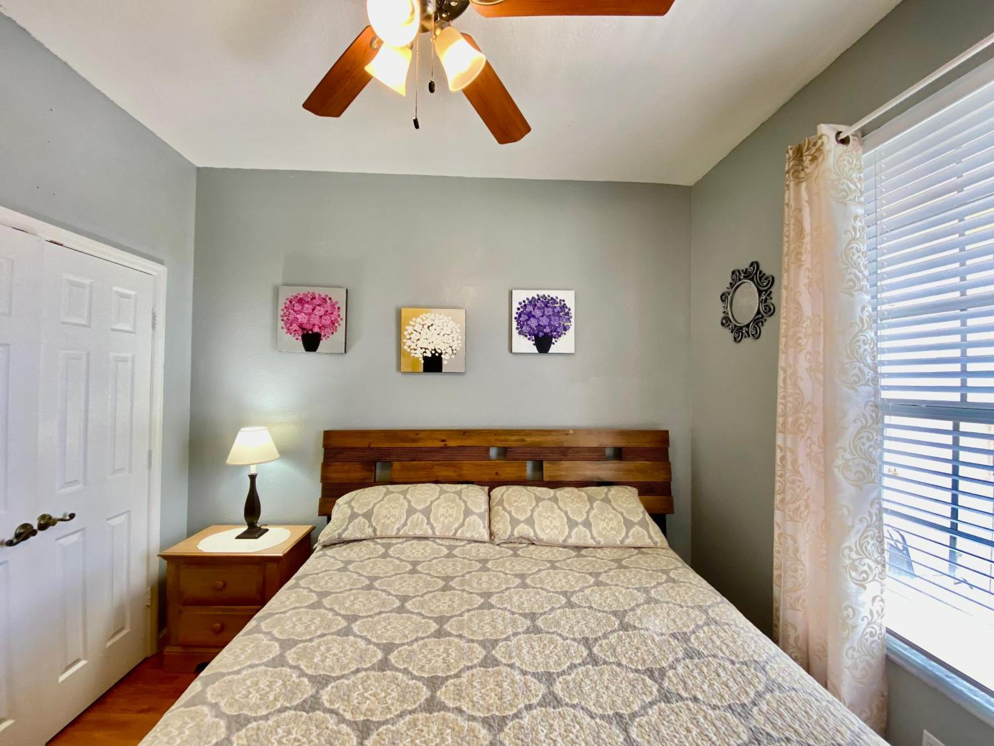 Apartment 3 Bedroom Style Condo, 3 Miles To Disney! Kissimmee