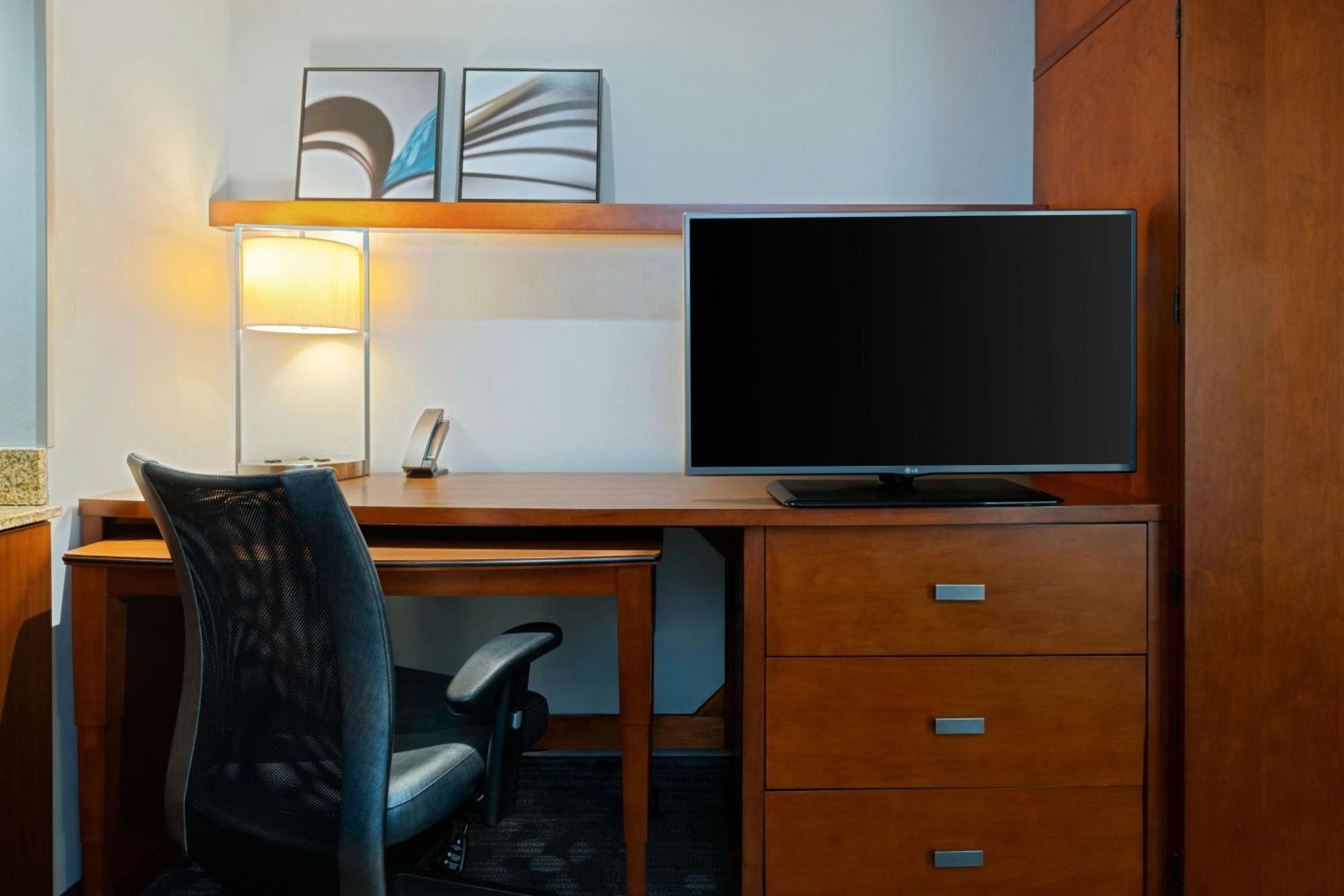 Courtyard By Marriott Jacksonville Oceanfront 3*