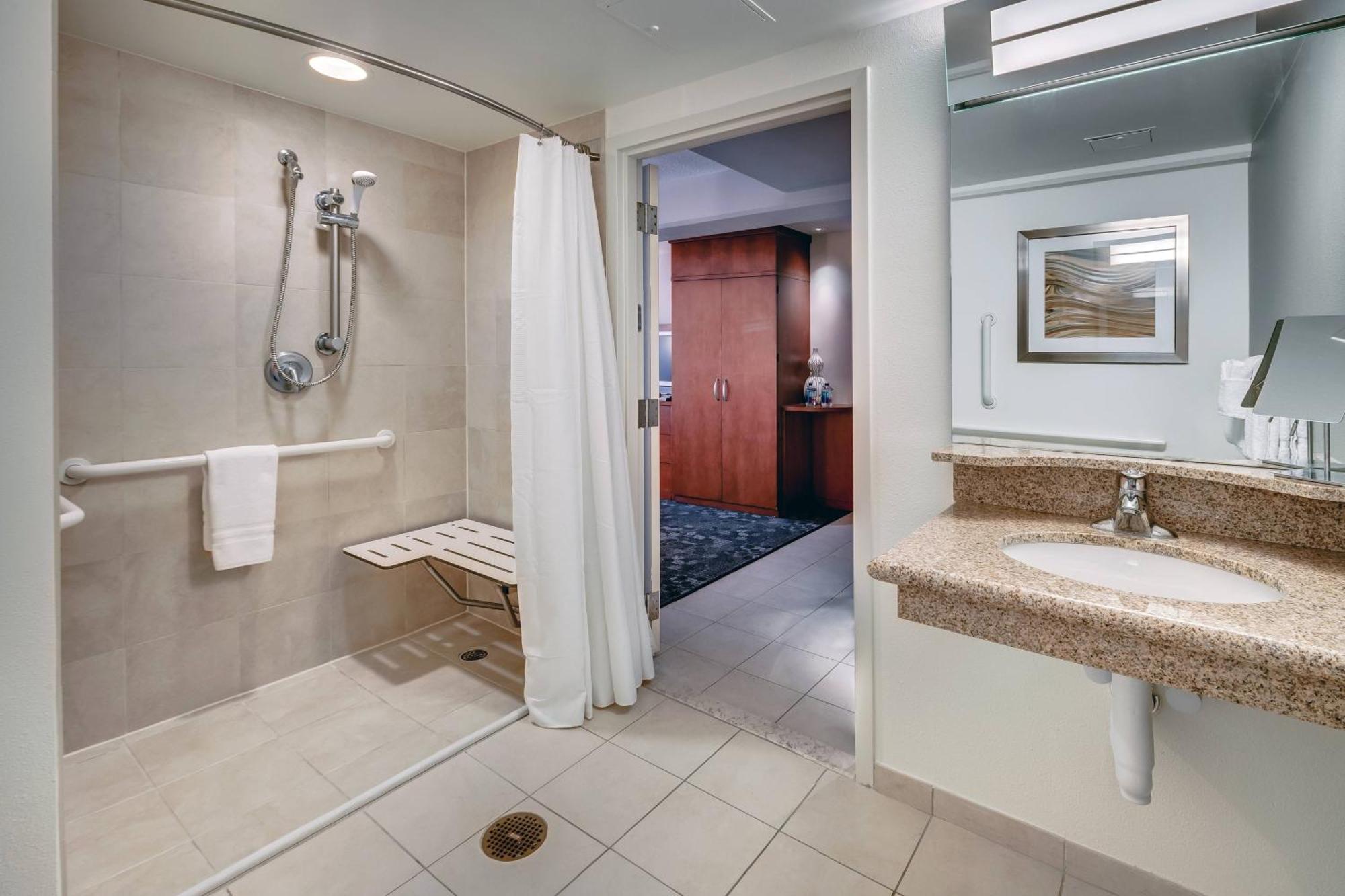 Courtyard By Marriott Jacksonville Oceanfront 3*