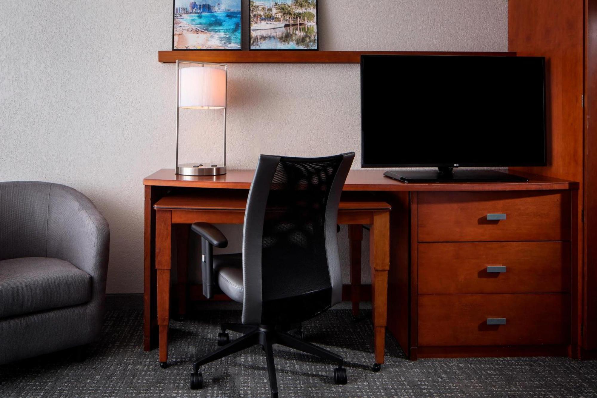 Courtyard By Marriott Lauderdale Airport & Cruise Port