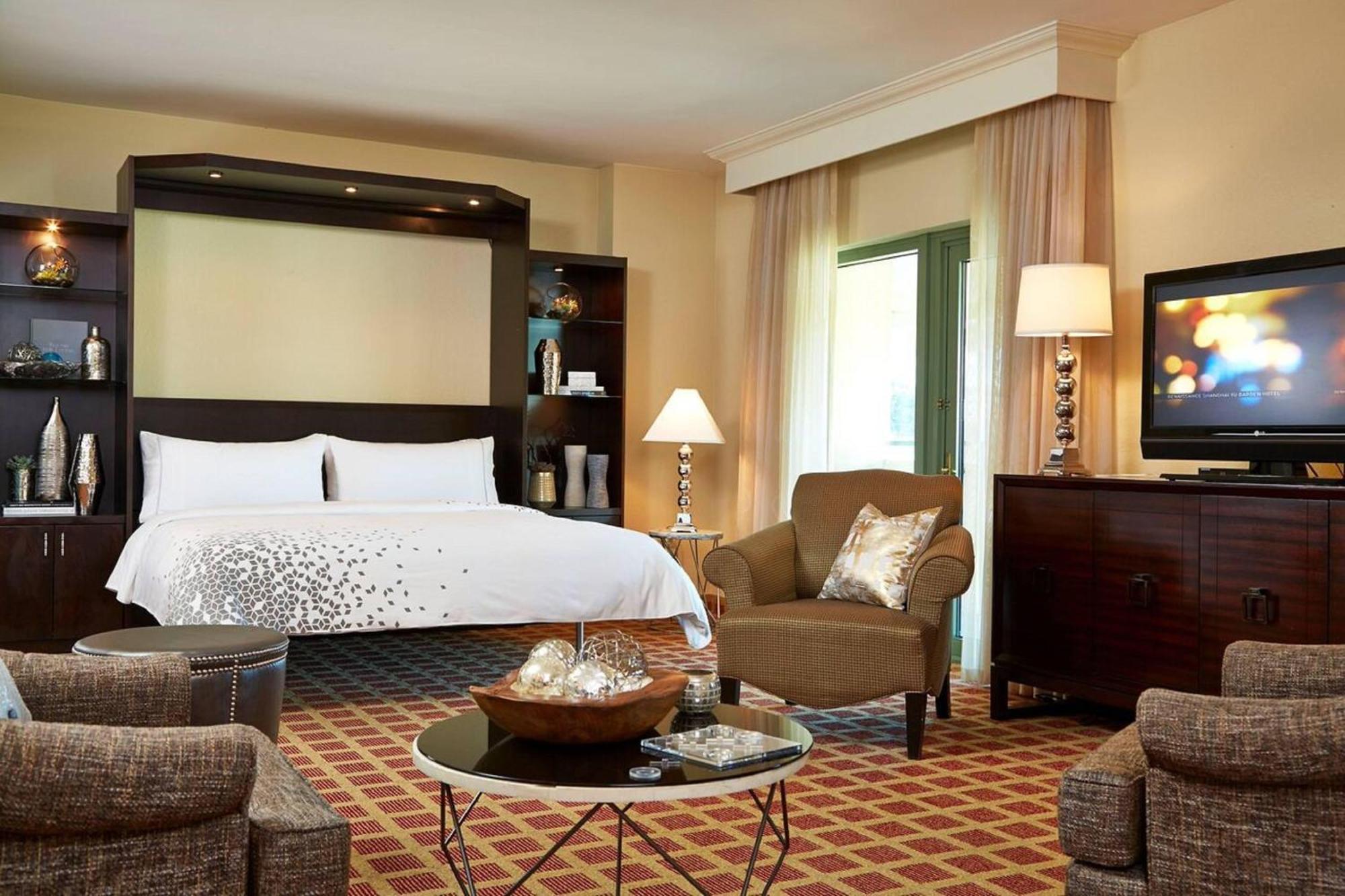 Resort World Golf Village Renaissance 4*