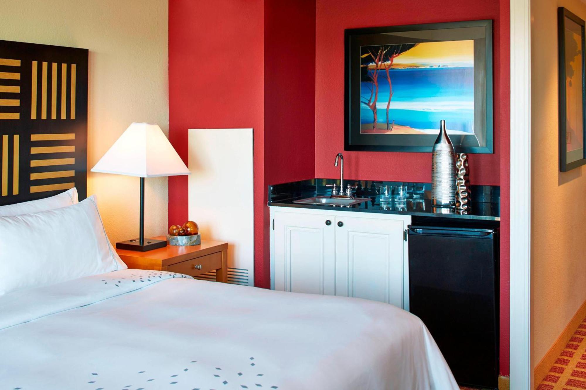 Resort World Golf Village Renaissance 4*