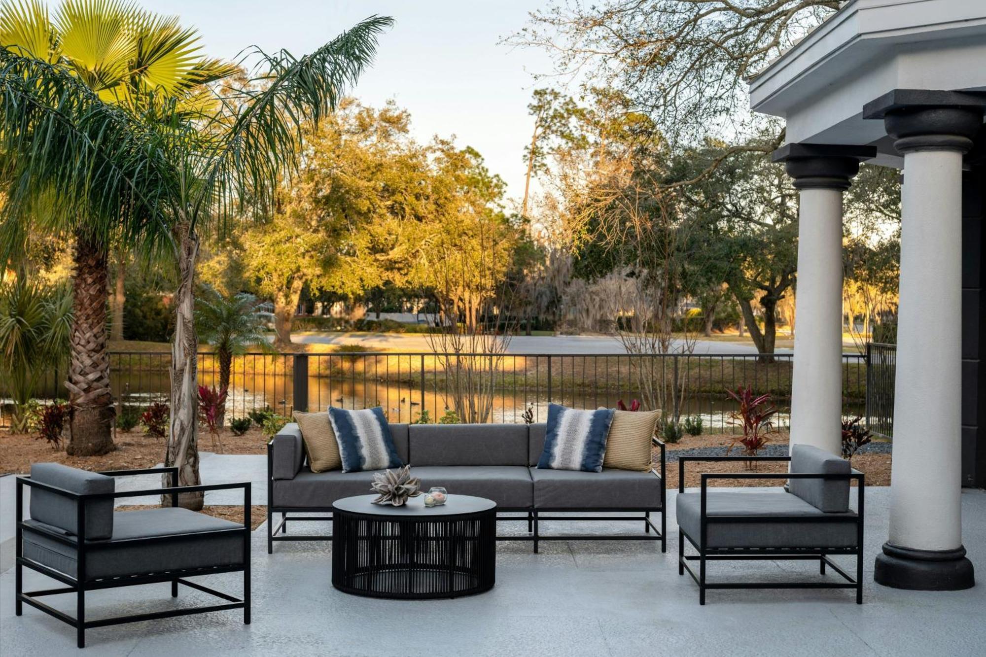 Delta By Marriott Deerwood Hotel