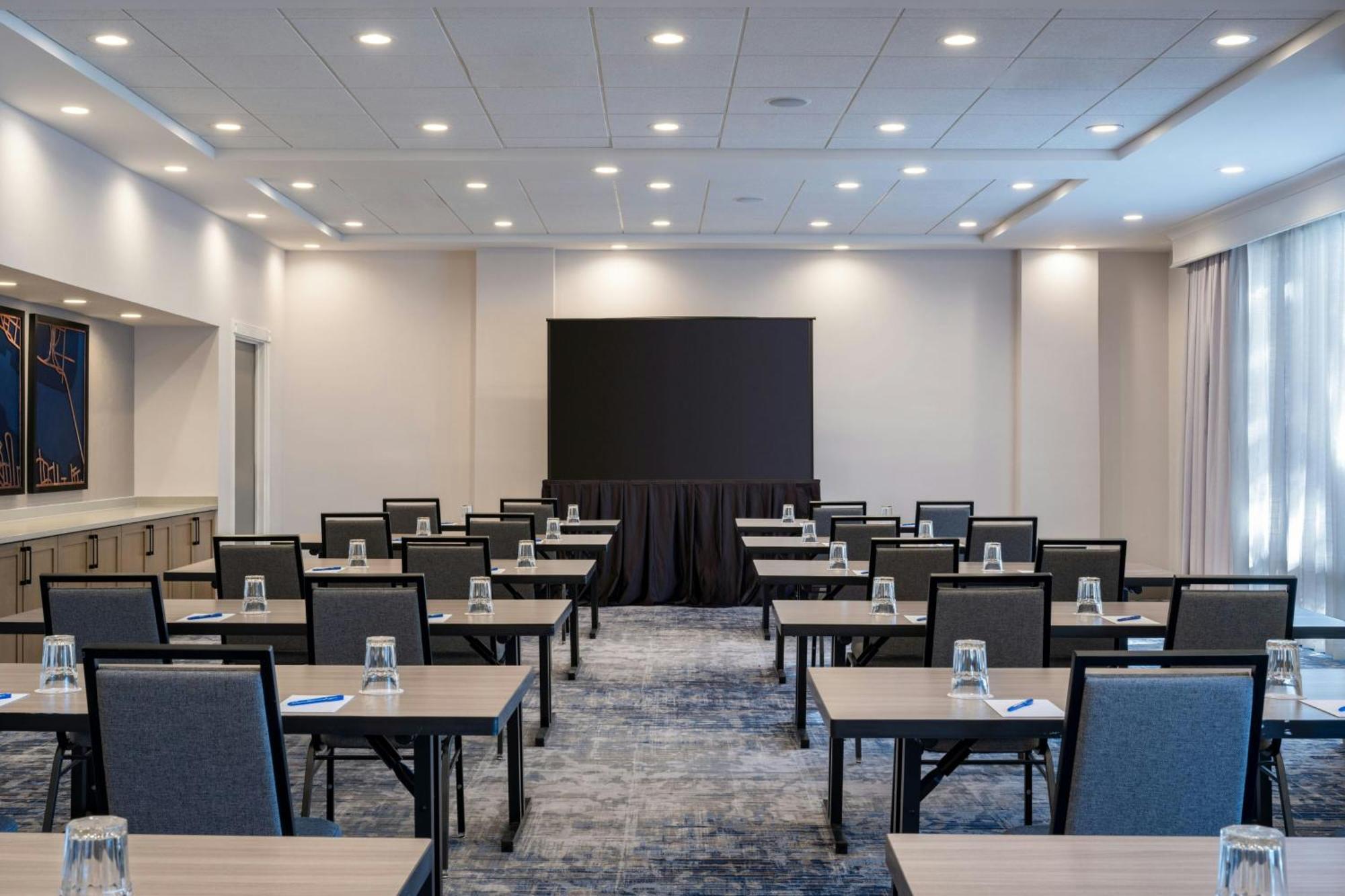 Delta By Marriott Deerwood Hotel 4*
