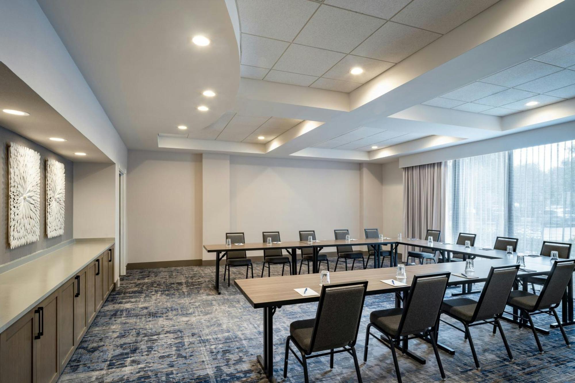 Delta By Marriott Deerwood Hotel 4*