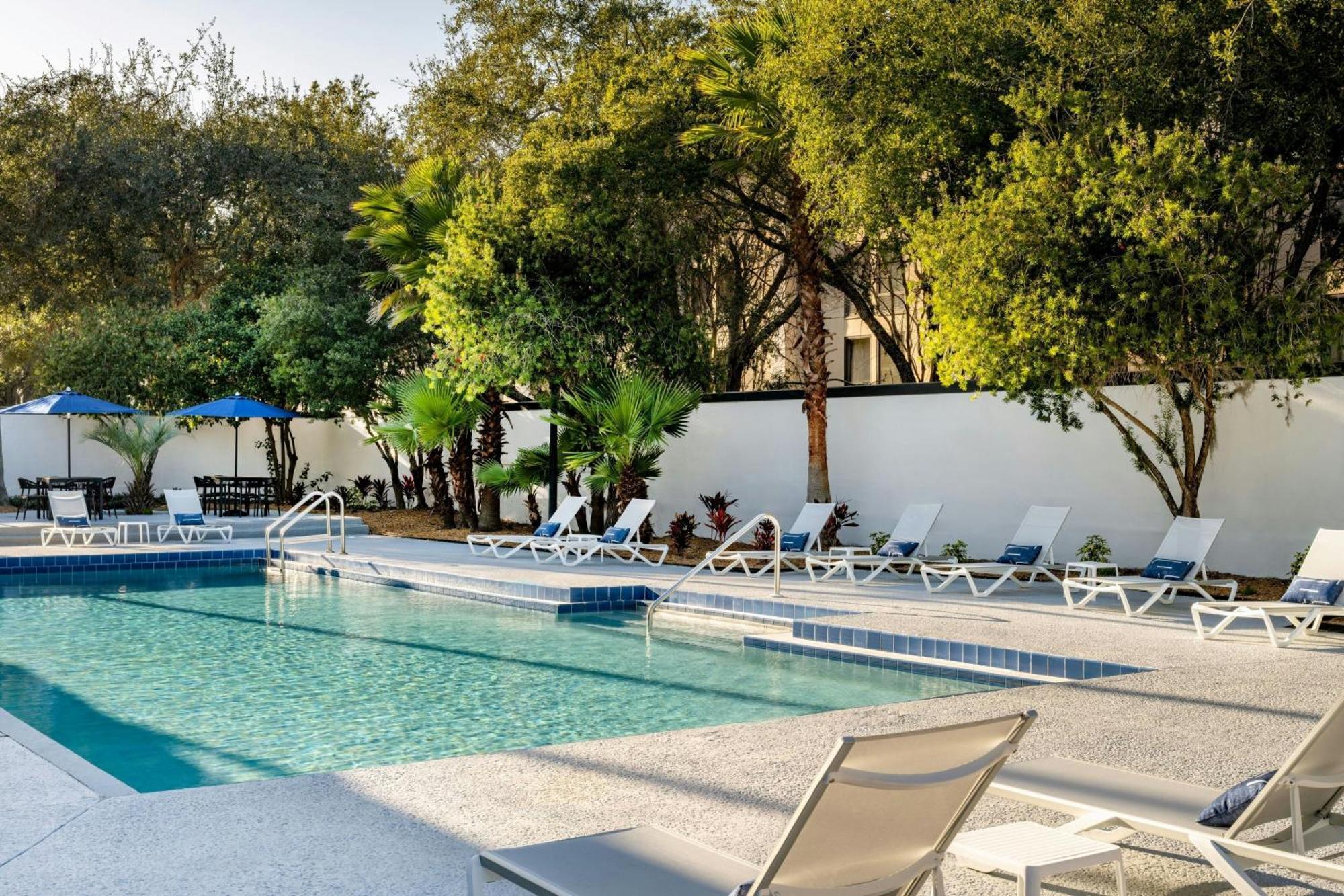 Delta By Marriott Deerwood Hotel 4*