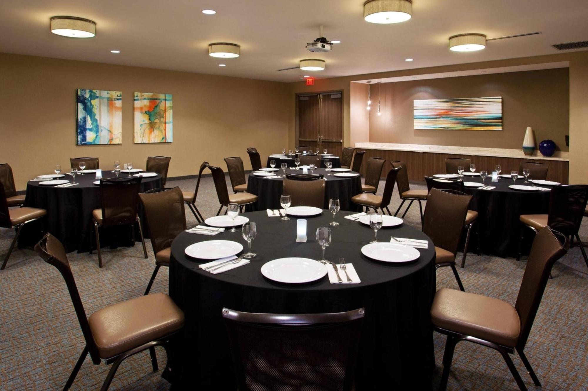 Courtyard By Marriott Orlando South/grande Lakes Area Hotel