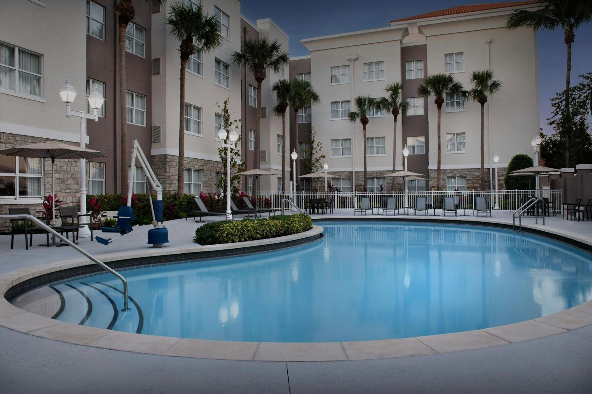 By Marriott Lauderdale Airport & Cruise Port 3*