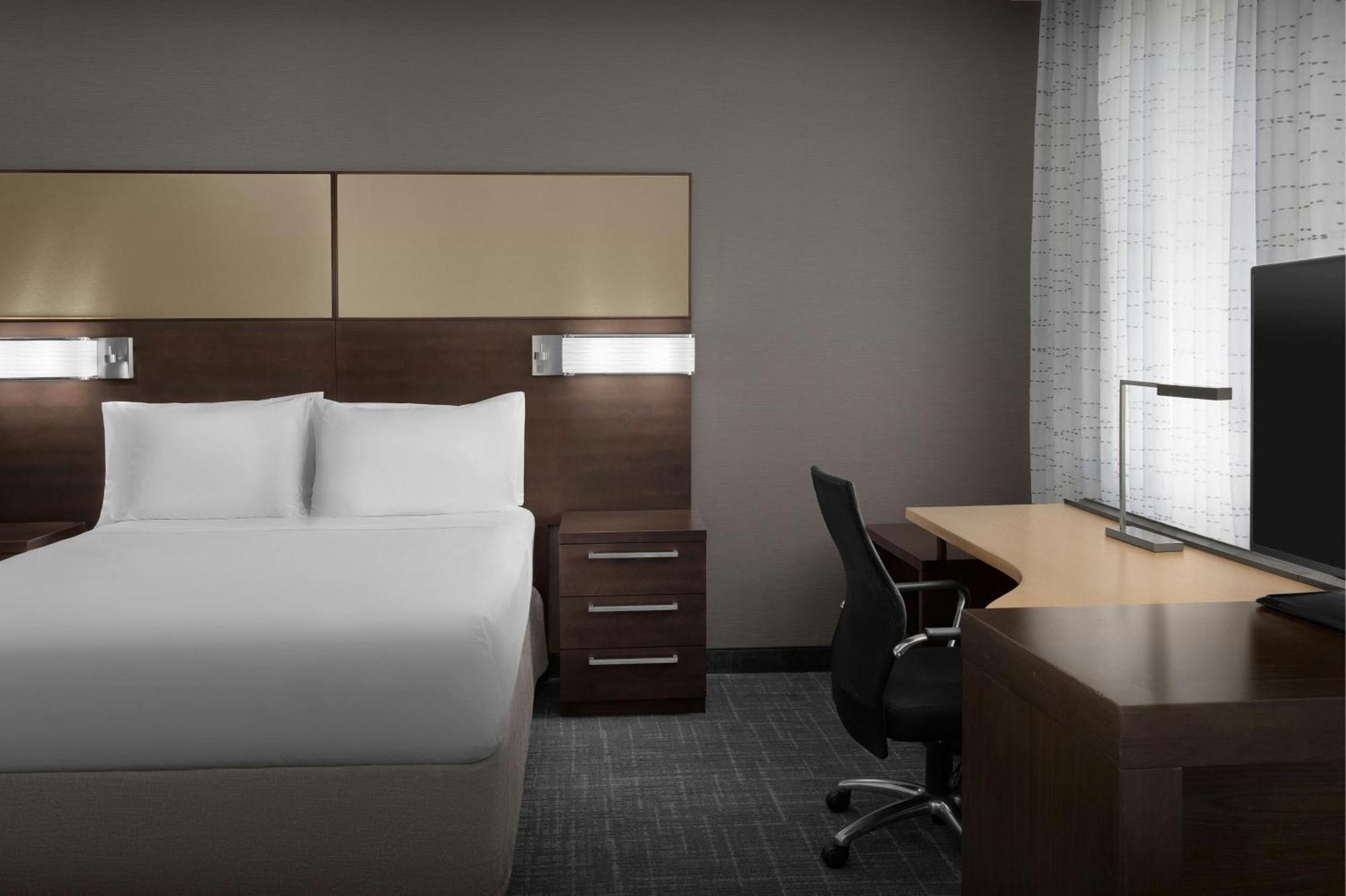 Hotel By Marriott Lauderdale Airport & Cruise Port