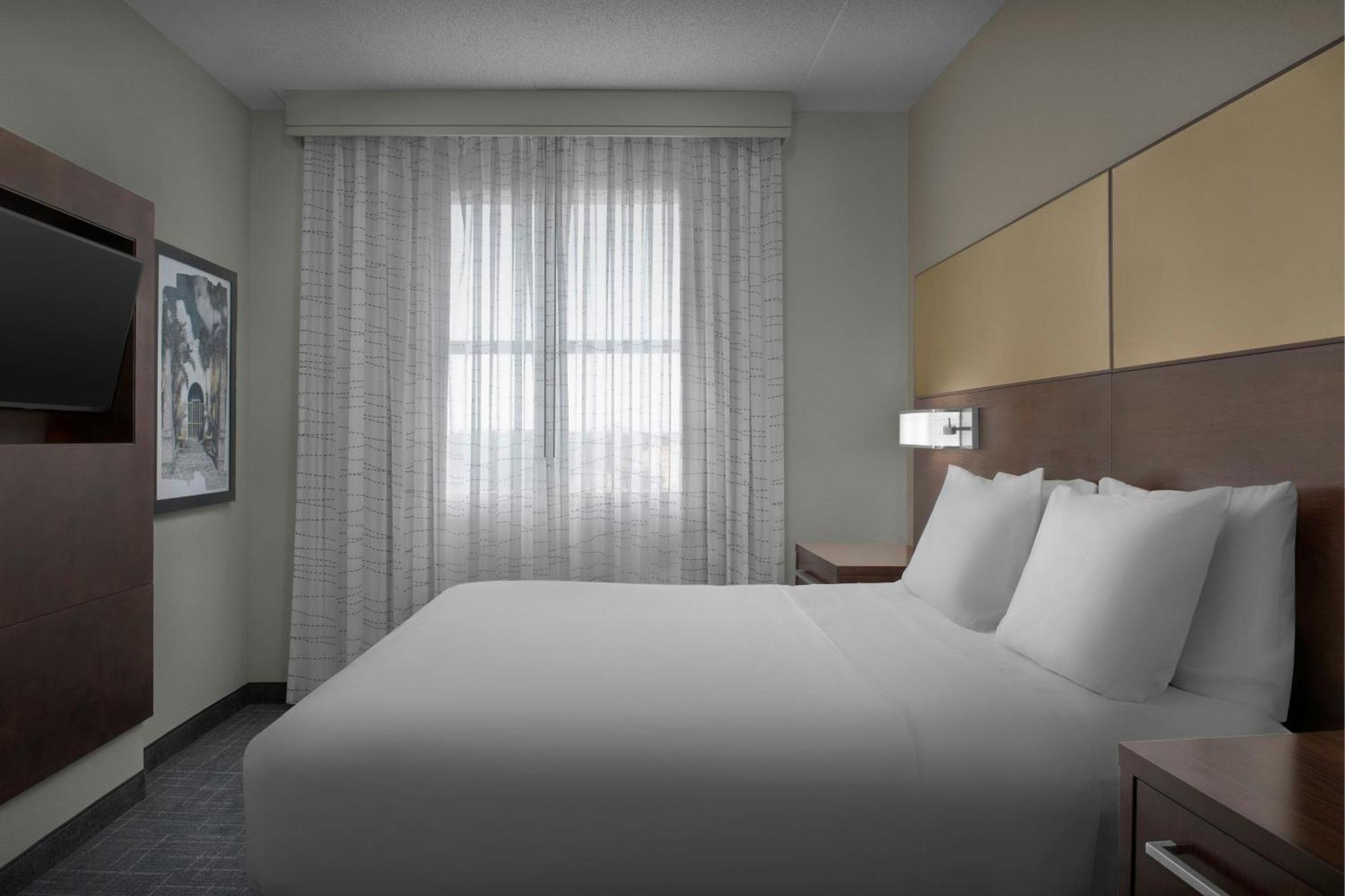 By Marriott Lauderdale Airport & Cruise Port Hotel 3*