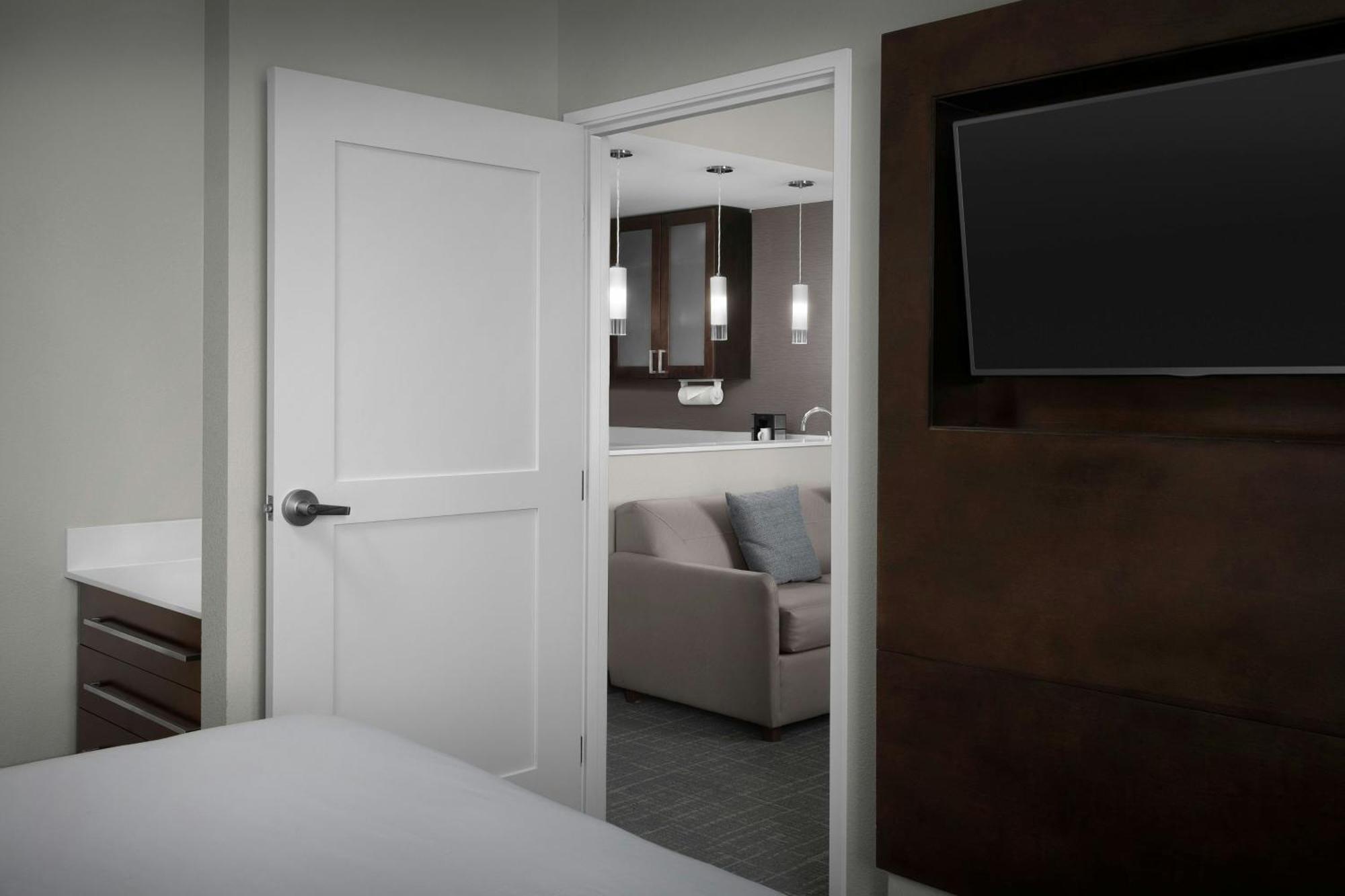 By Marriott Lauderdale Airport & Cruise Port 3*