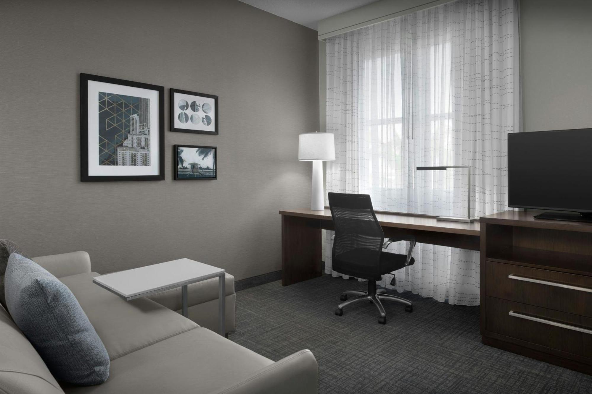 By Marriott Lauderdale Airport & Cruise Port 3*