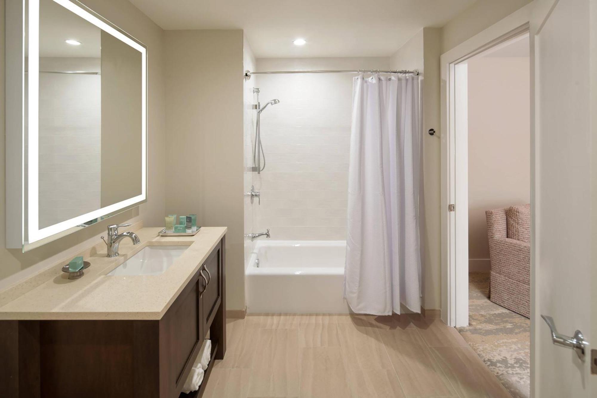 Waterline & Marina, Autograph Collection Hotel