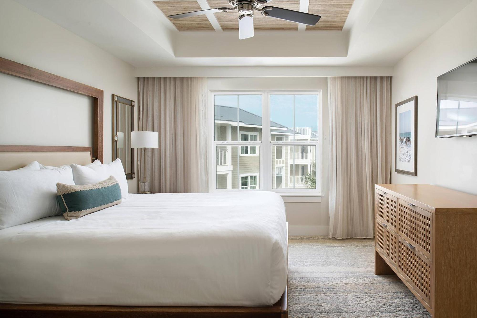 Waterline & Marina, Autograph Collection Hotel 4*