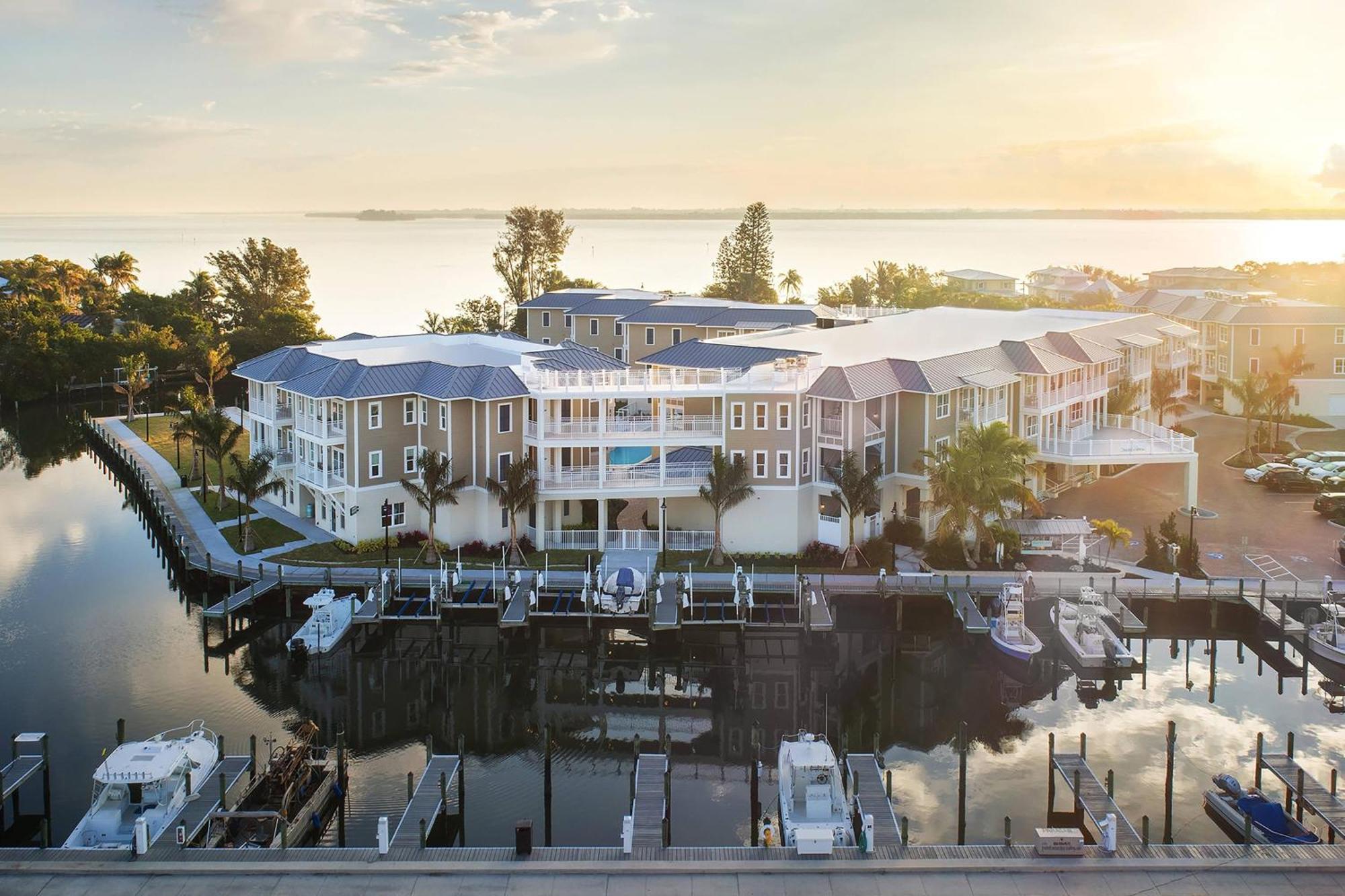 Waterline & Marina, Autograph Collection Hotel 4*