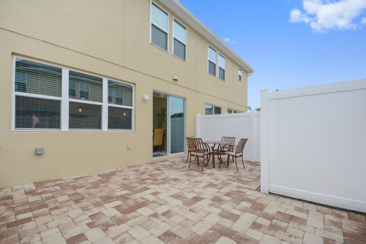 Four Bedrooms Townhouse 5102 *