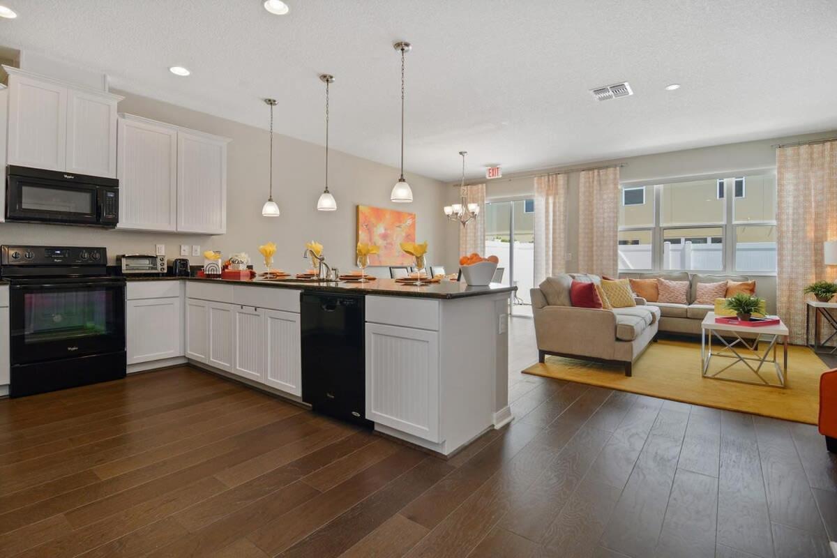 Holiday home 4bd Sleeps 9 W Jacuzzi Close To @ Compass Bay 5113c *