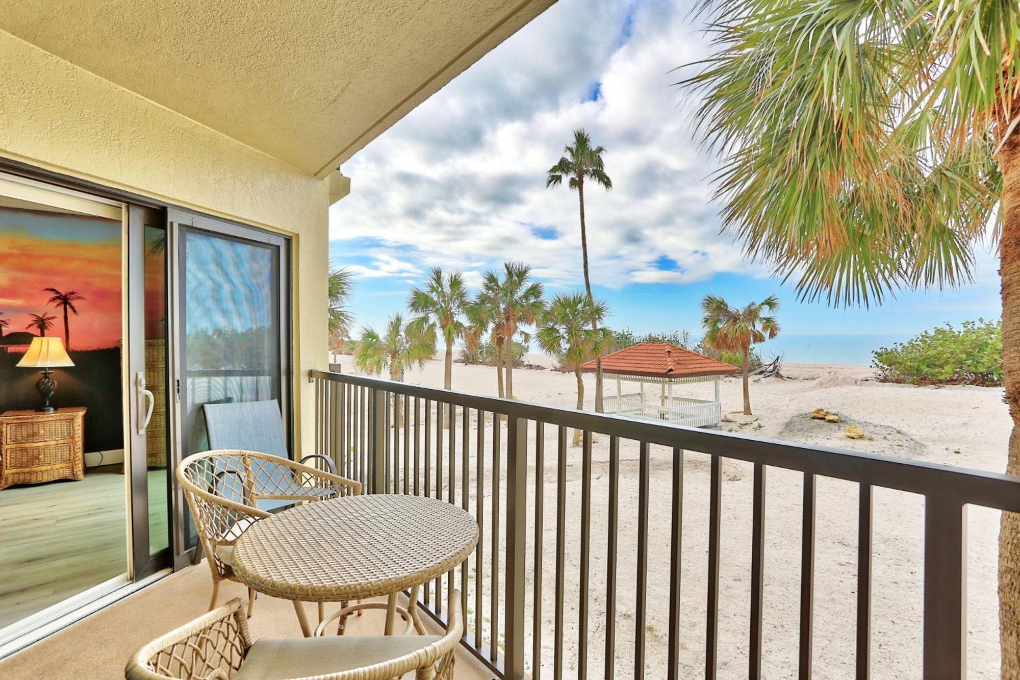 Land's End 11-202 Front Holiday home