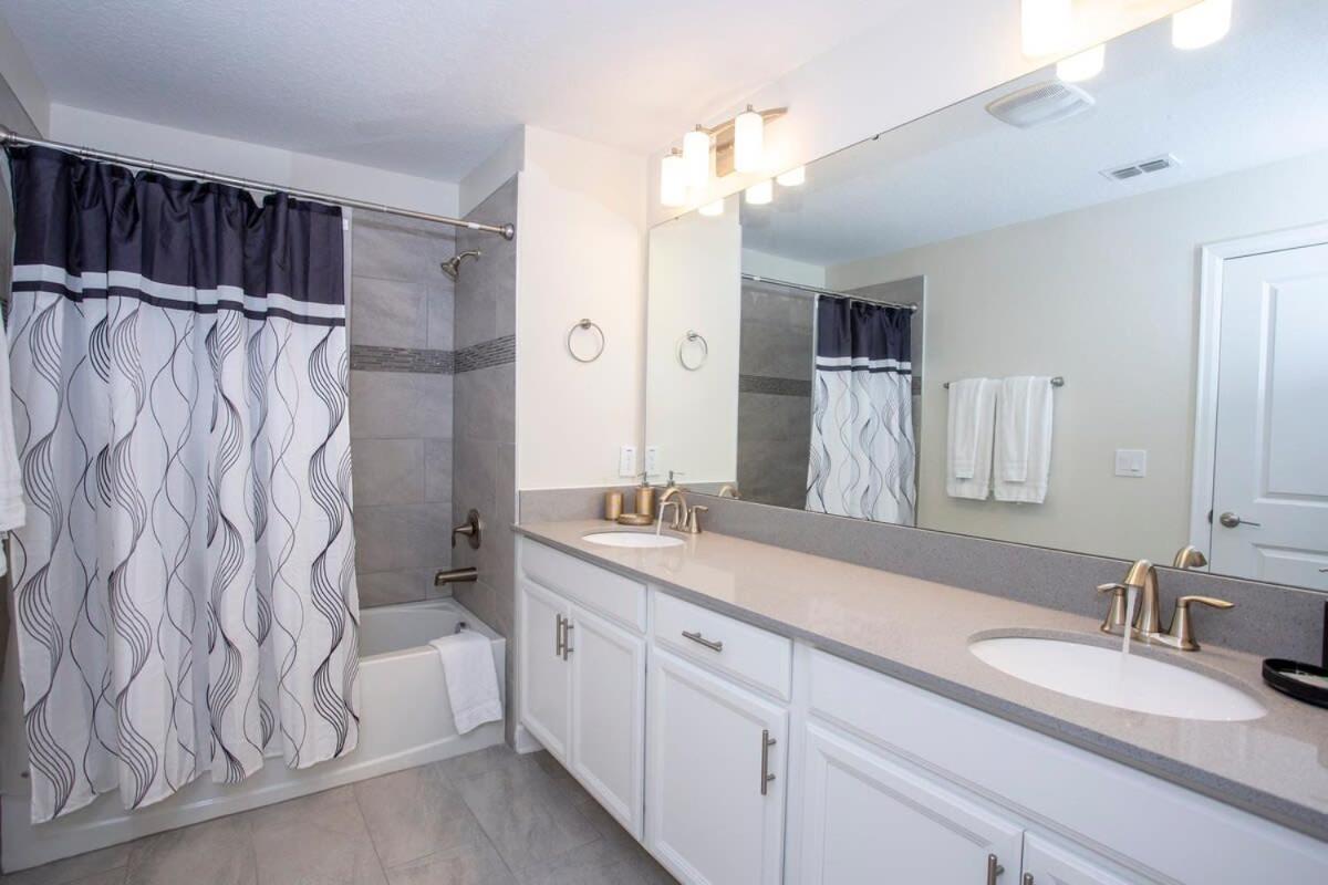Stunning 5 Bd W/ Pool Close To 4822