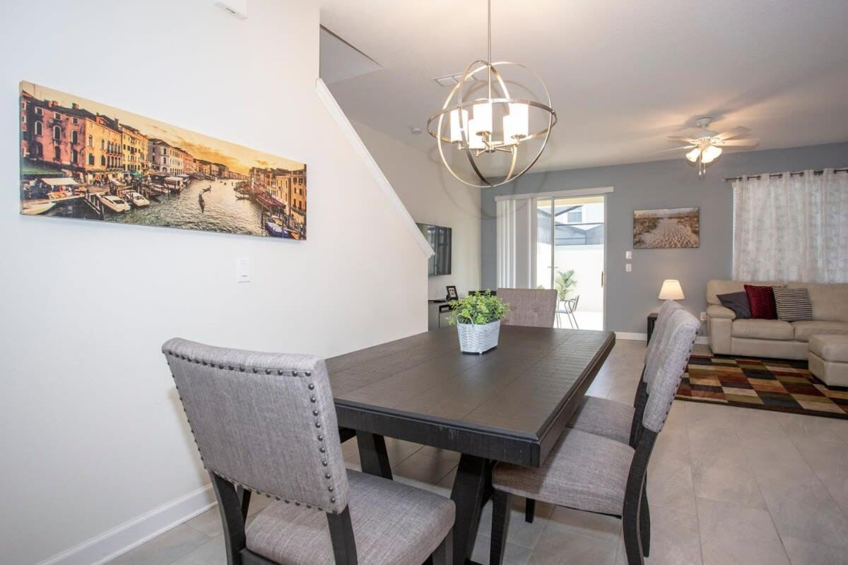 Stunning 5 Bd W/ Pool Close To 4822 Holiday home *