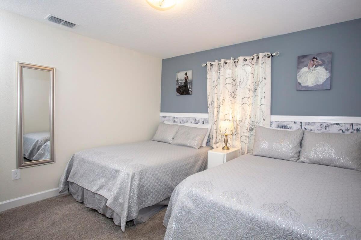 Holiday home Stunning 5 Bd W/ Pool Close To 4822