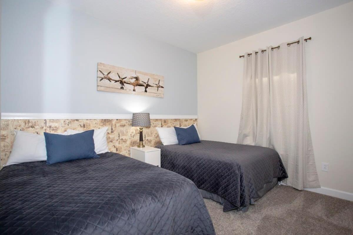 Stunning 5 Bd W/ Pool Close To 4822 Holiday home