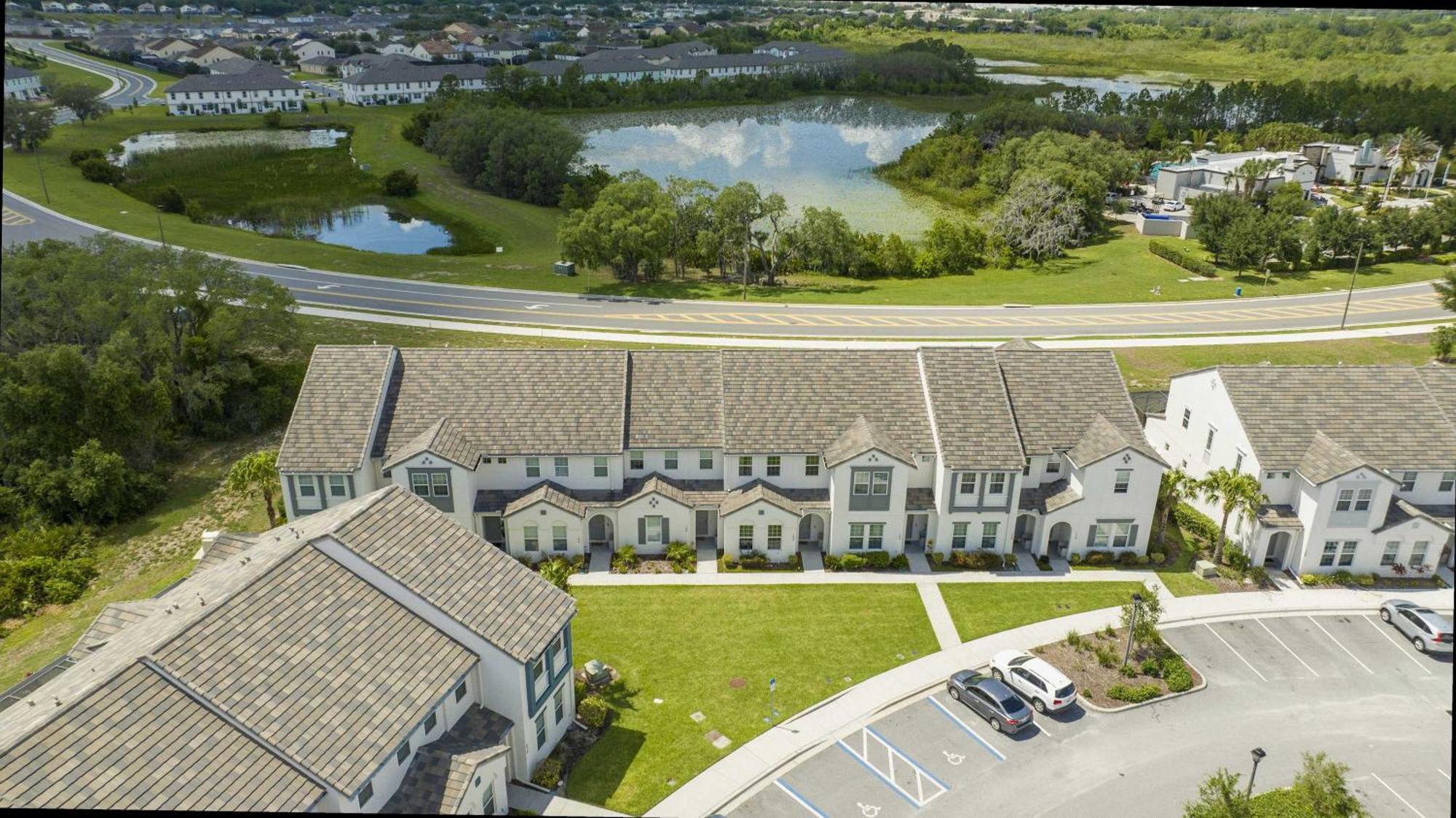 Stunning 5 Bd W/ Pool Close To 174 *