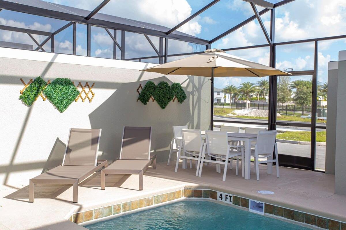 Gorgeous 4 Bedroom W/ Pool Close To 4836 *