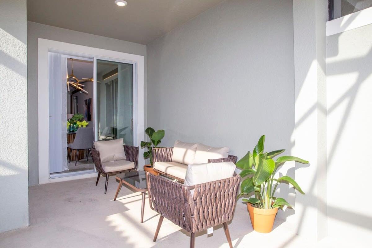 Gorgeous 4 Bedroom W/ Pool Close To 4836 *