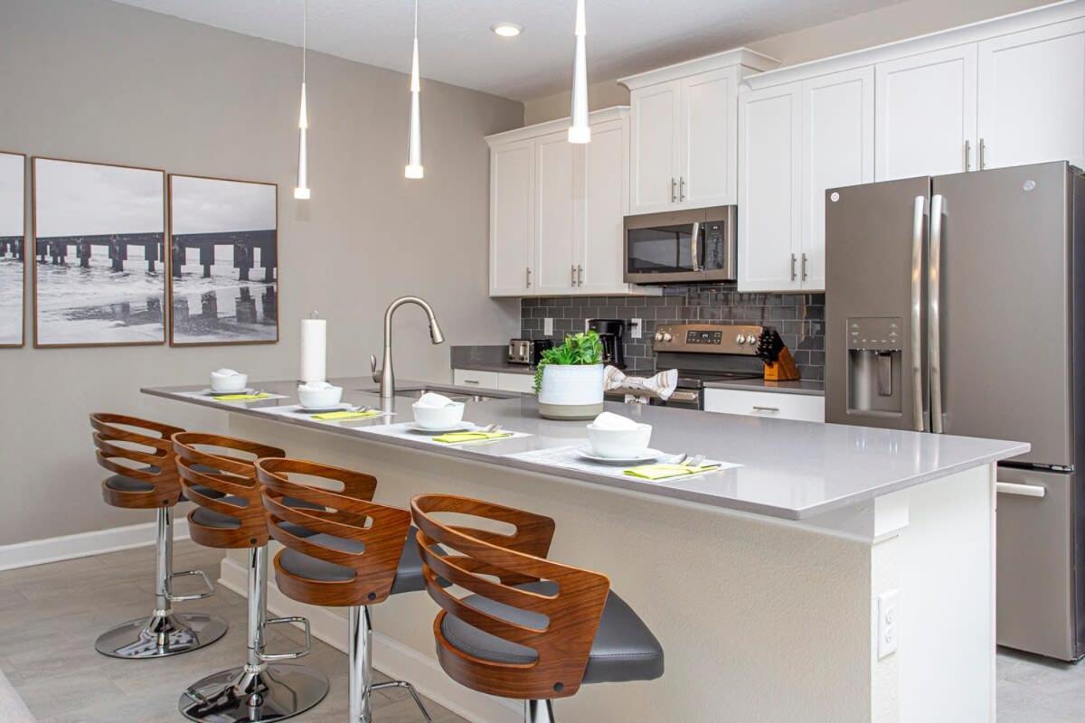 Gorgeous 4 Bedroom W/ Pool Close To 4836 Holiday home *
