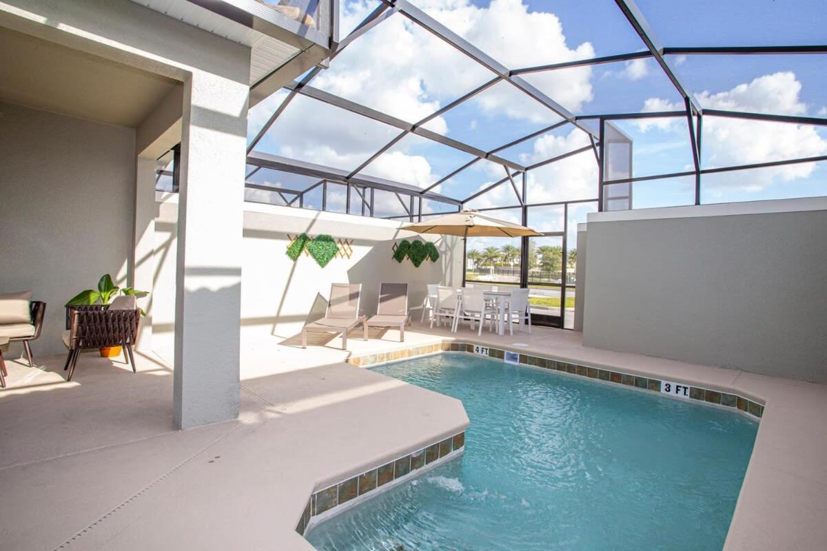 Gorgeous 4 Bedroom W/ Pool Close To 4836 Holiday home