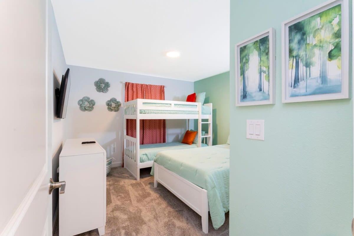 Splendid 4 Bd W/ Pool Close To @ Champions Gate 1006 *