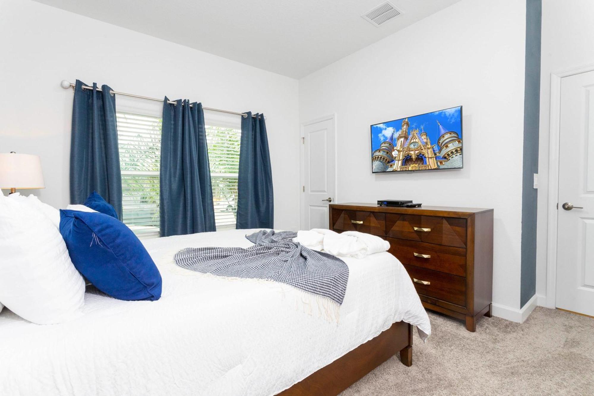 Stunning 4 Bd W/ Pool Close To @ Champions Gate 1158 Holiday home *