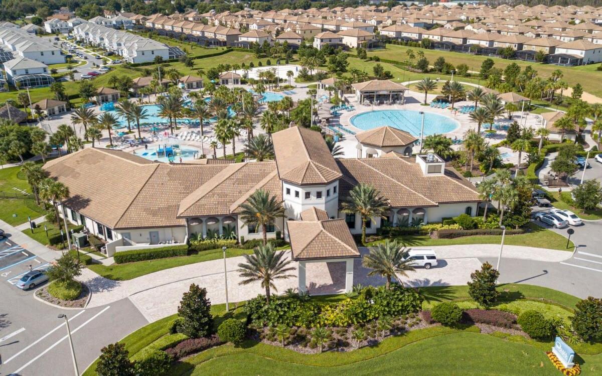 Stunning 5 Bd W/ Pool Close To 8955 Holiday home *