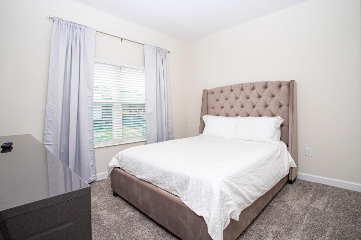 Stunning 5 Bd W/ Pool Close To 8955 Holiday home *