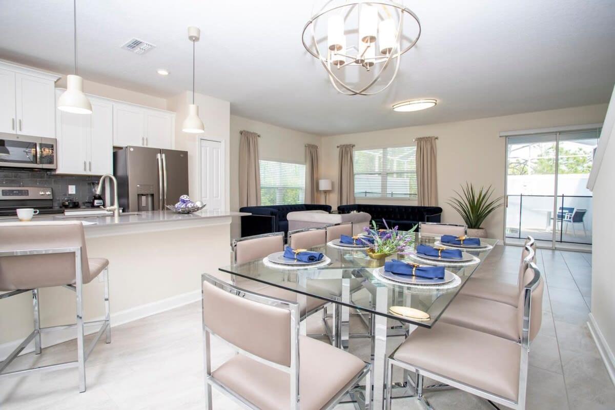Holiday home Stunning 5 Bd W/ Pool Close To 8955