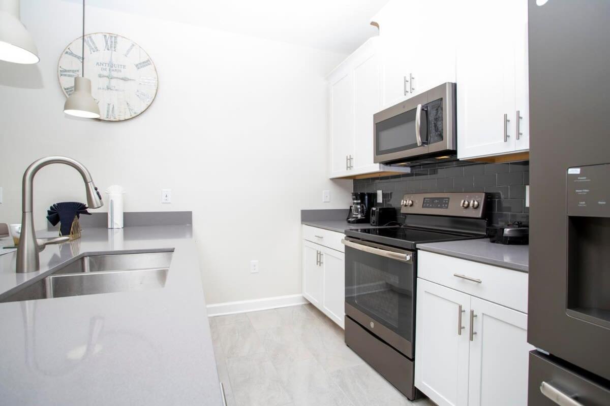 Stunning 5 Bd W/ Pool Close To 8955 Holiday home *