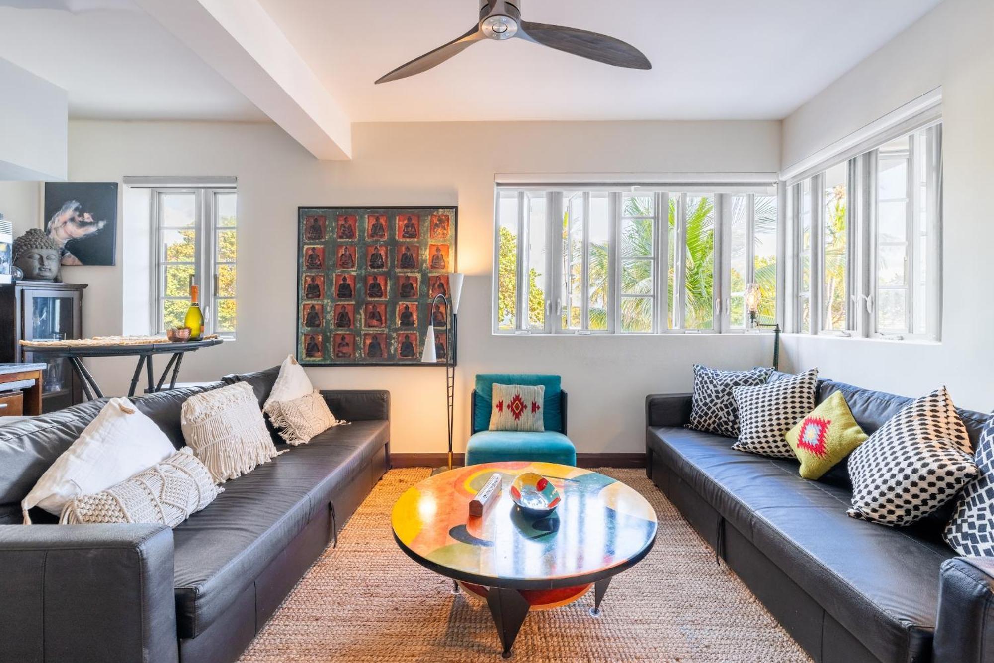 Oceanfront Oasis: 2-br On Ocean Drive Apartment Miami Beach