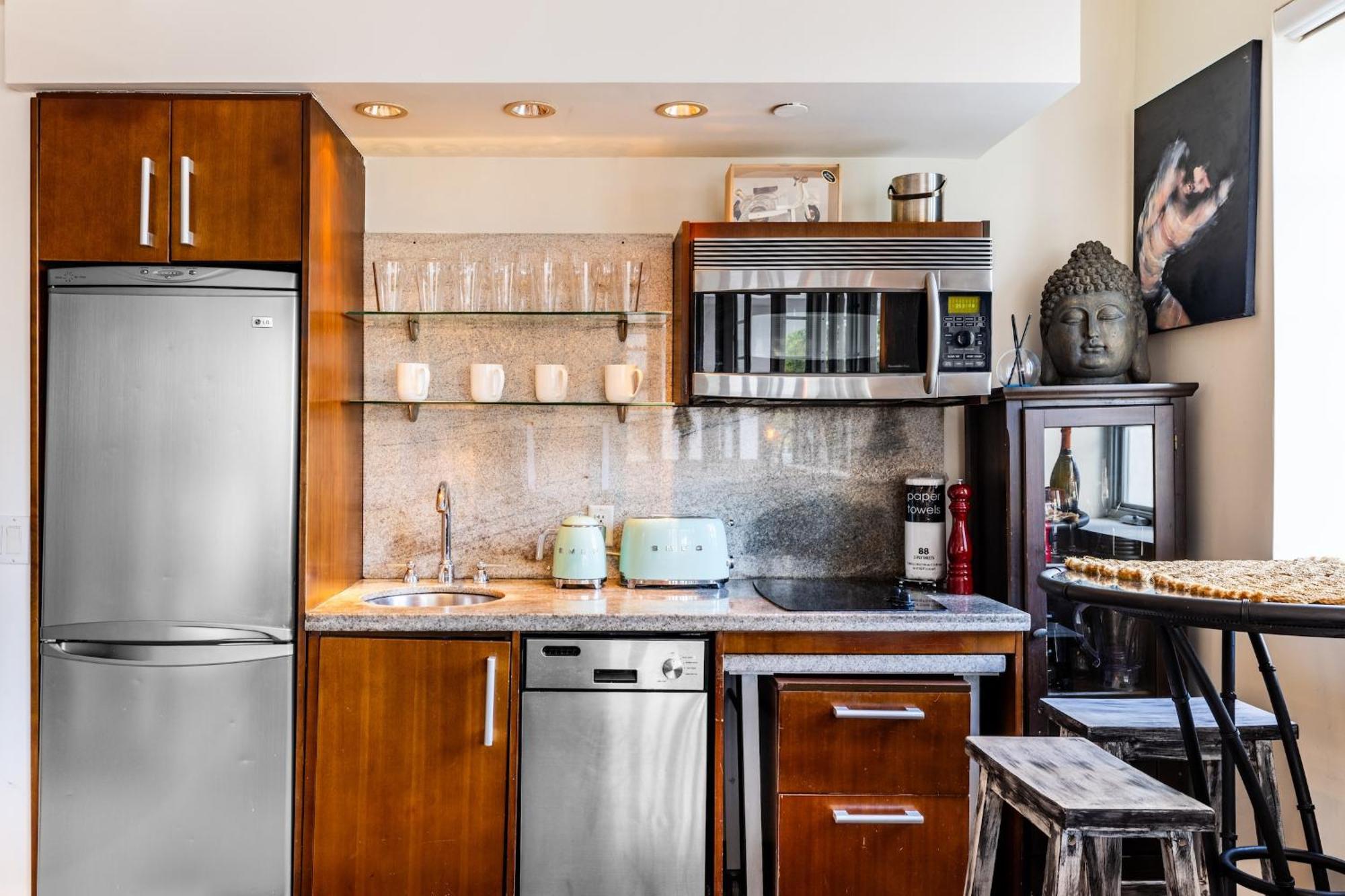 Oceanfront Oasis: 2-br On Ocean Drive * Miami Beach