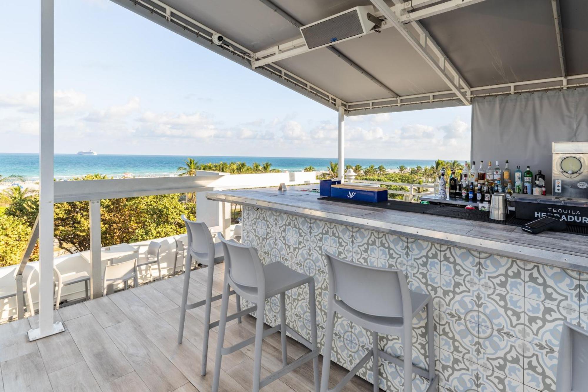 Oceanfront Oasis: 2-br On Ocean Drive Apartment Miami Beach