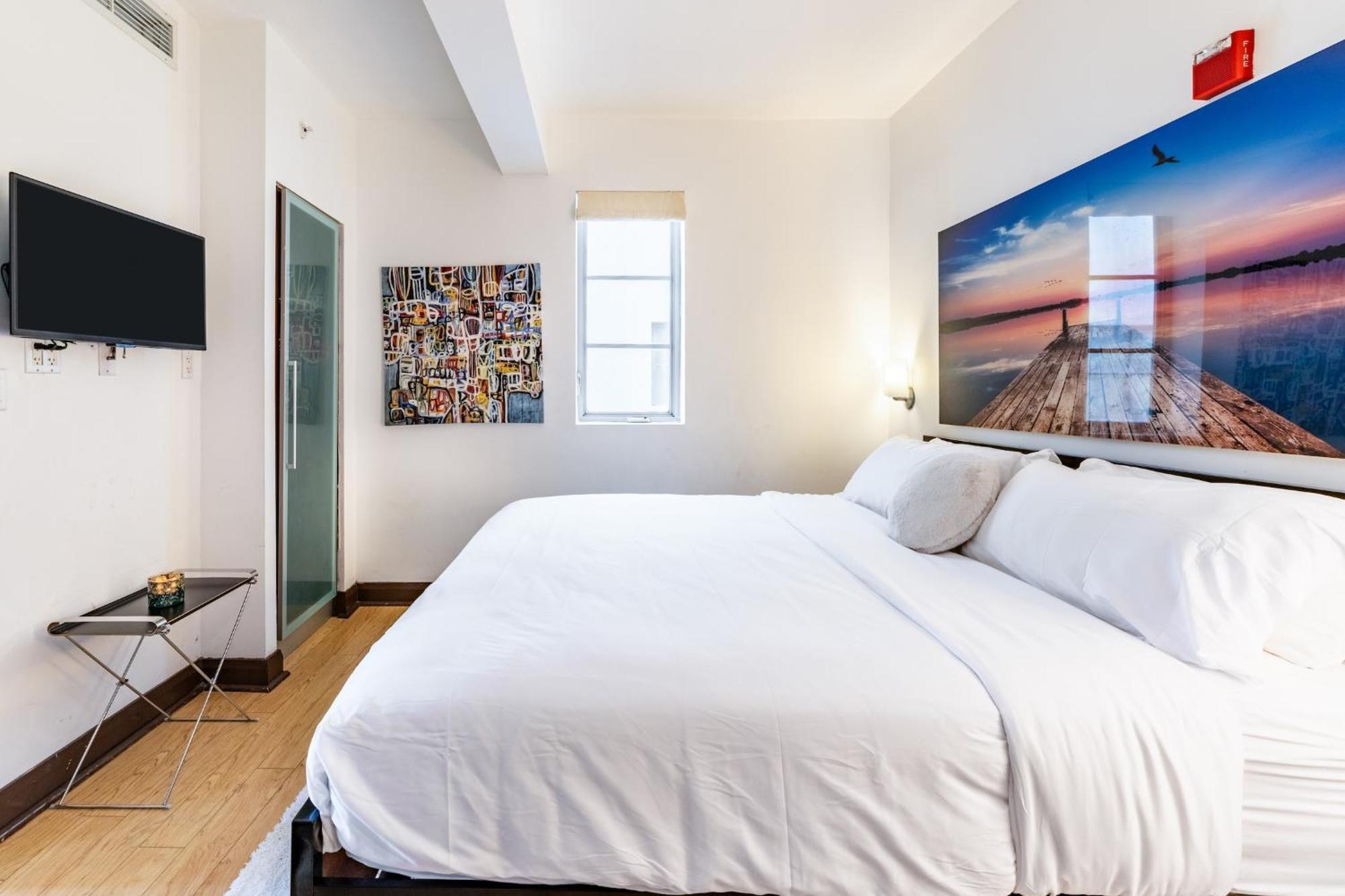 Oceanfront Oasis: 2-br On Ocean Drive Apartment