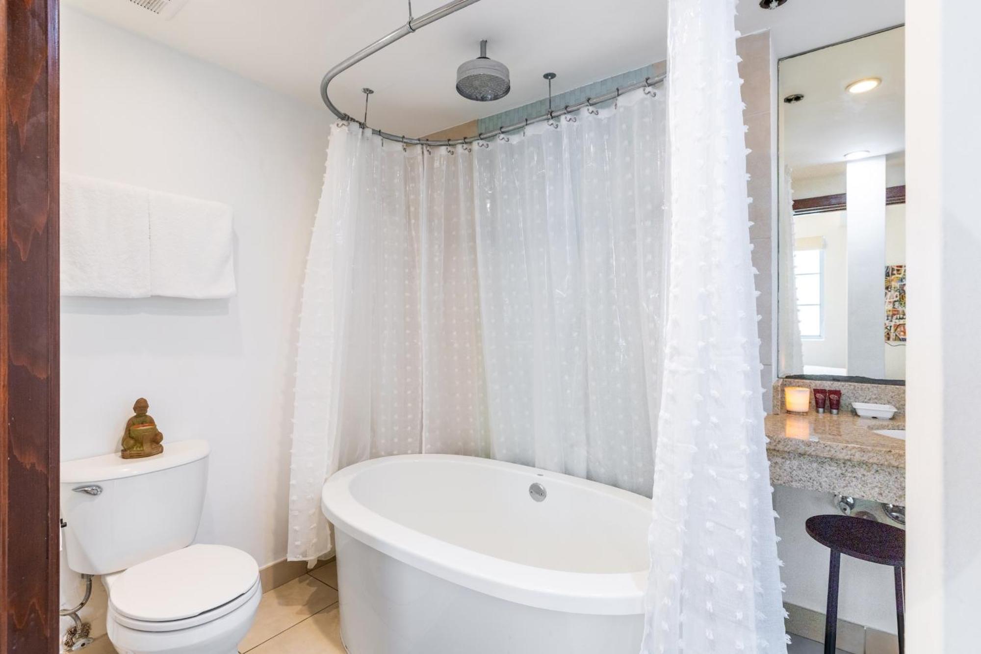 Oceanfront Oasis: 2-br On Ocean Drive *