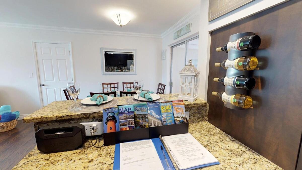 Palm Vacation Home-downtown-gameroom-grill * West Palm Beach