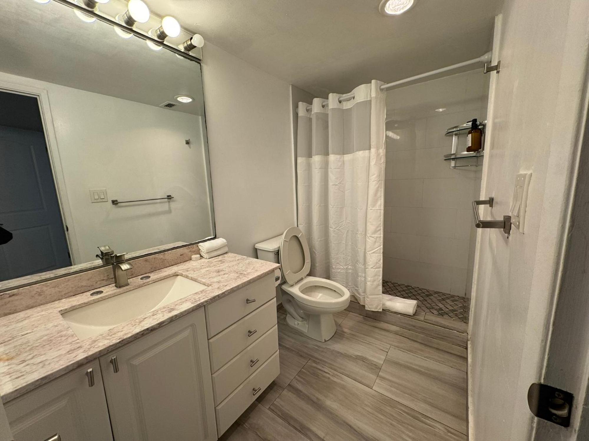 Sunny Isles Spacious *